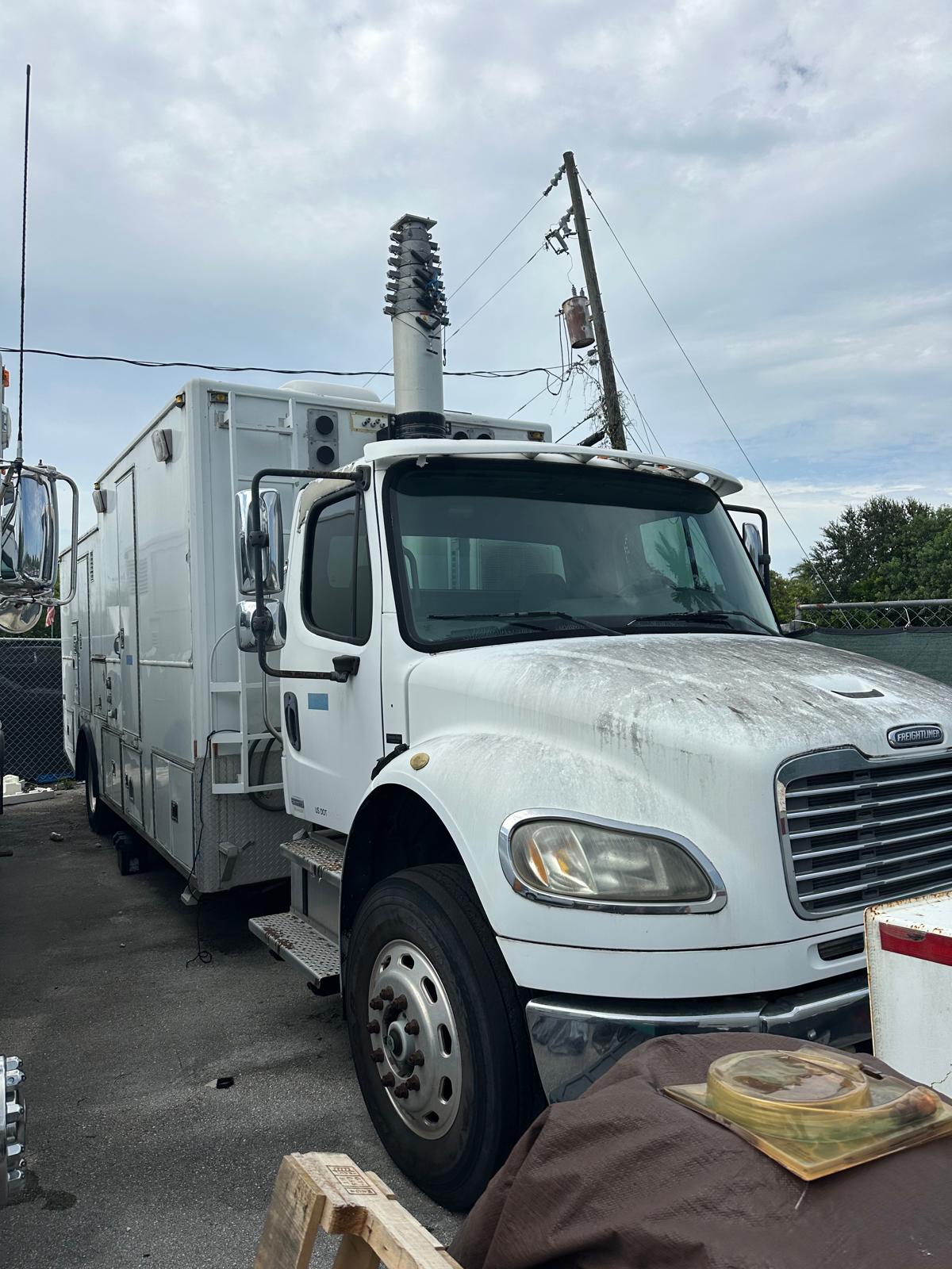 Used 2006 Freightliner Mobile Communications Truck with 60' Mast
